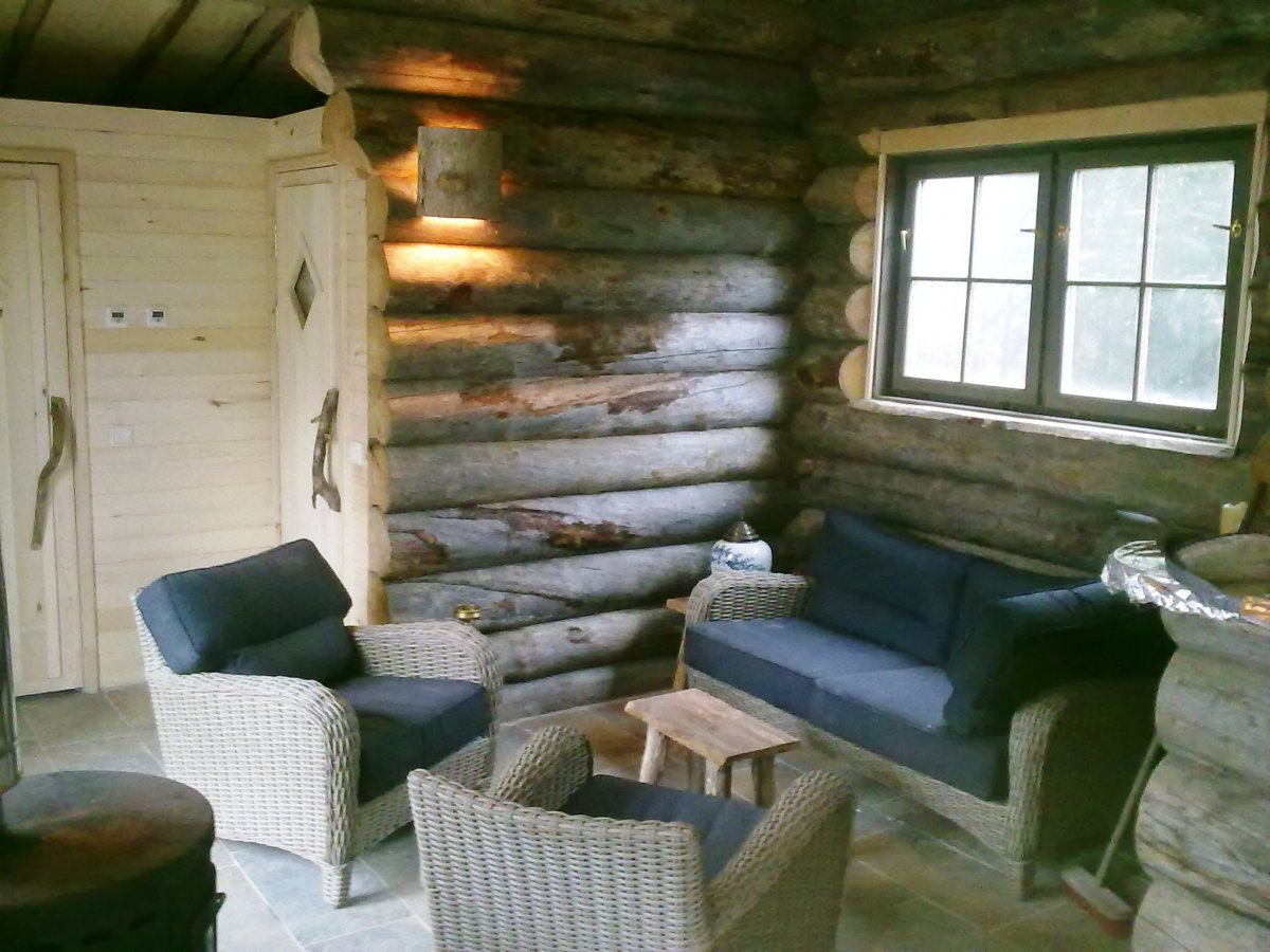 Houten interieur van een blokhut